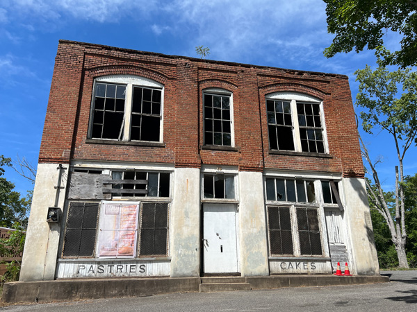 Peeta's bakery at Henry River Mill Village