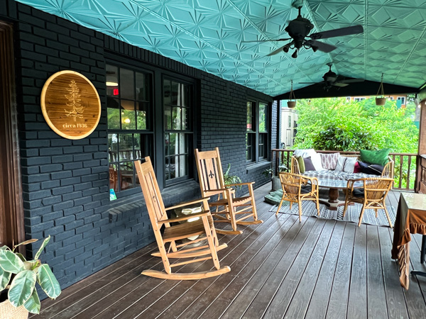 Peri Social Porch